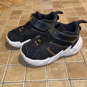 Jordan Sneakers (Toddler Boy)